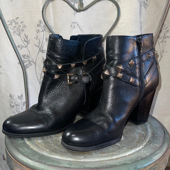 GUESS Fran Studded leather ankle boots with gold studs - Picture 1 of 7